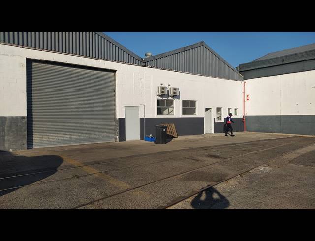 1,058M² WAREHOUSE TO LET IN EPPING INDUSTRIAL